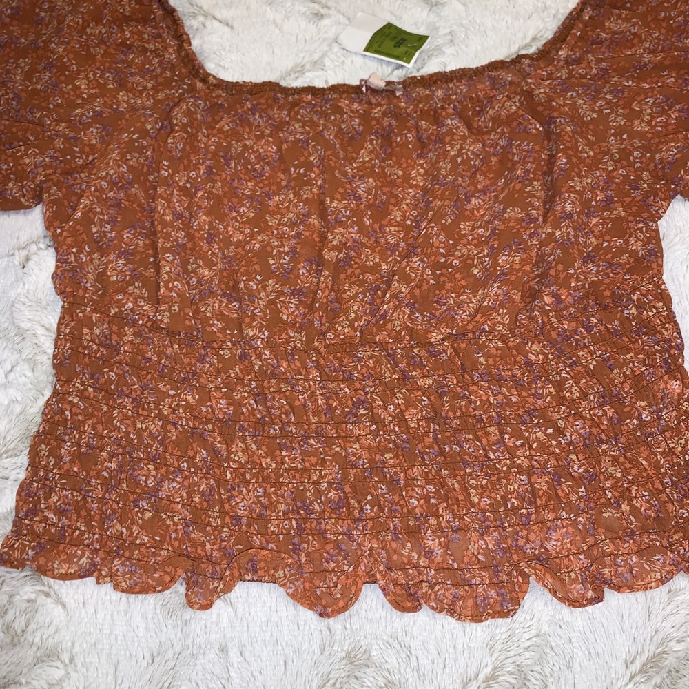 NWT - Rabbit Rose Crop Top - Picture 2 of 7